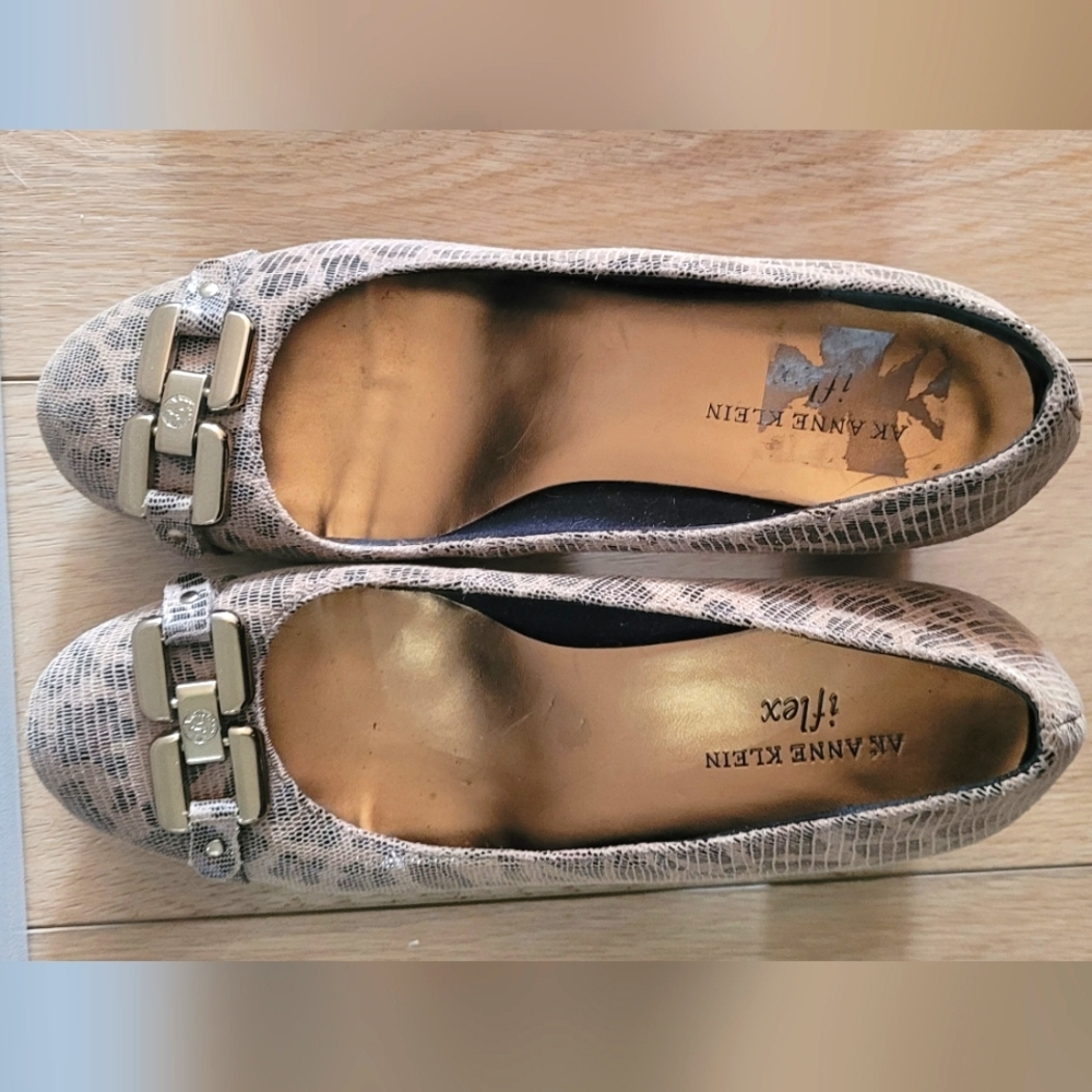 AK Anne Klein heels.  size 8.5, beige/black animal print.